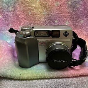 OLYMPUS CAMEDIA  C-4000 zoom camera Digital